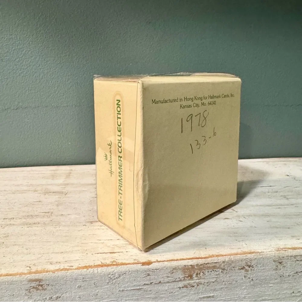 1978 Hallmark Little Trimmer Thimble Mouse Tree Trimmer Collection Ornament